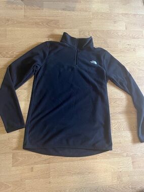 The North Face Women’s Black Half-Zip Fleece Pullover
